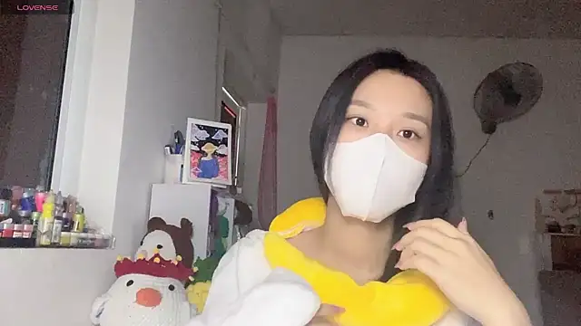 Snapshot of Tieu-May chatting on May 4, 2026, 9:12 am Tieu-May online show from May 4, 2026, 9:12 am