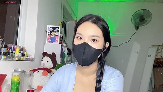 Snapshot of Tieu-May chatting on April 23, 2026, 8:43 pm Tieu-May online show from April 23, 2026, 8:43 pm