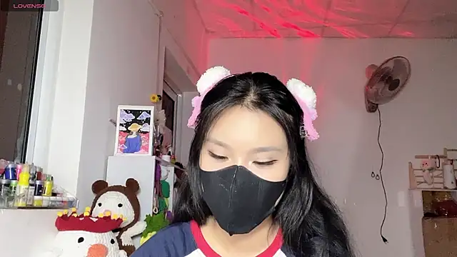 Snapshot of Tieu-May chatting on April 19, 2026, 9:28 pm Tieu-May online show from April 19, 2026, 9:28 pm