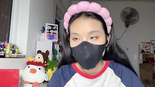 Snapshot of Tieu-May chatting on May 6, 2026, 8:57 pm Tieu-May online show from May 6, 2026, 8:57 pm