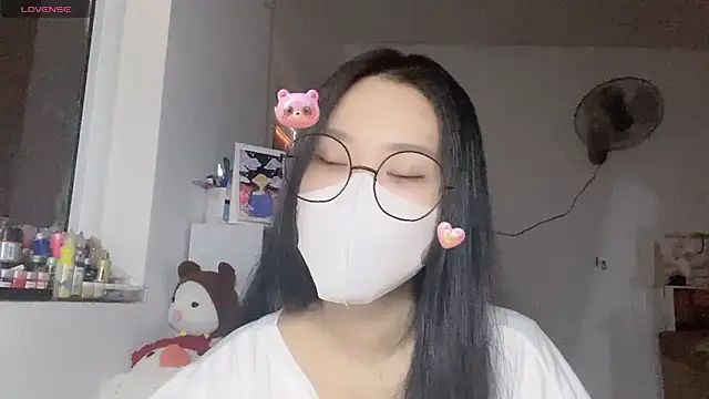 Snapshot of Tieu-May chatting on May 1, 2026, 9:47 am Tieu-May online show from May 1, 2026, 9:47 am