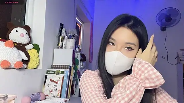 Snapshot of Tieu-May chatting on April 15, 2026, 8:53 am Tieu-May online show from April 15, 2026, 8:53 am