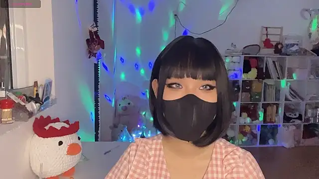 Snapshot of Tieu-May chatting on March 4, 2026, 7:38 am Tieu-May online show from March 4, 2026, 7:38 am