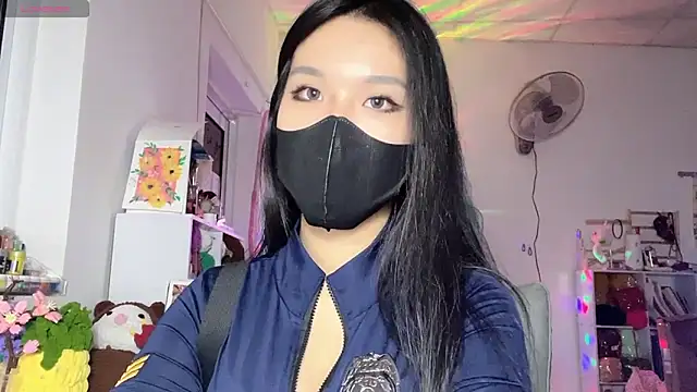 Snapshot of Tieu-May chatting on May 10, 2026, 12:09 pm Tieu-May online show from May 10, 2026, 12:09 pm