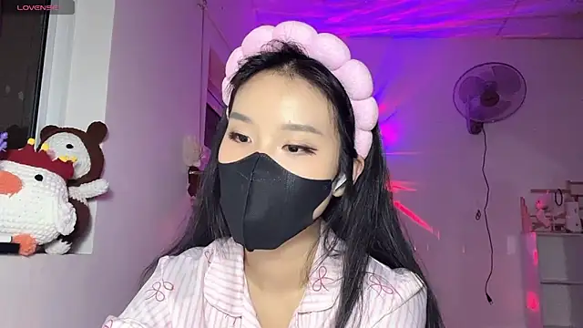 Snapshot of Tieu-May chatting on May 12, 2026, 9:10 pm Tieu-May online show from May 12, 2026, 9:10 pm
