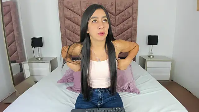 Snapshot of Zara_Cardona chatting on January 12, 2026, 12:01 pm Zara Cardona online show from January 12, 2026, 12:01 pm