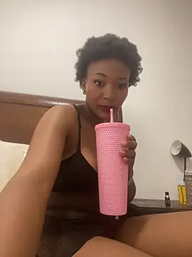 Snapshot of MOONSTONE2020 chatting on January 12, 2026, 7:04 am MOONSTONE2020 online show from January 12, 2026, 7:04 am