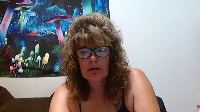 ladylavende3 online show from October 3, 2025, 6:37 am