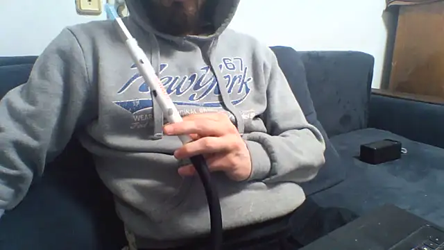Snapshot of KaelNox chatting on May 5, 2026, 3:37 pm KaelNox online show from May 5, 2026, 3:37 pm