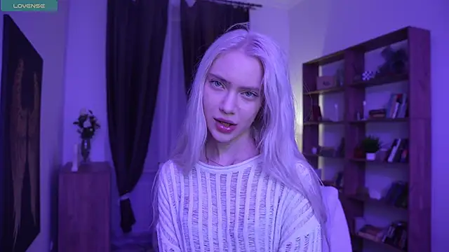 KristalCrowner online show from April 3, 2026, 7:20 pm