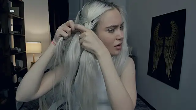 Snapshot of KristalCrowner chatting on February 4, 2026, 7:09 pm KristalCrowner online show from February 4, 2026, 7:09 pm