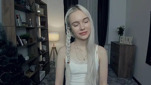 Snapshot of KristalCrowner chatting on February 1, 2026, 7:34 pm KristalCrowner online show from February 1, 2026, 7:34 pm