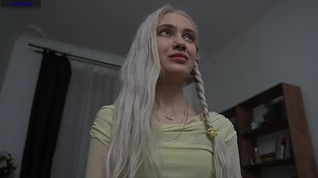 KristalCrowner online show from April 2, 2026, 7:31 pm