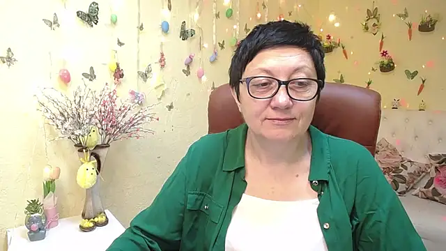 EmilyL0ve online show from April 12, 2026, 5:22 am