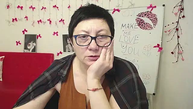 EmilyL0ve online show from February 26, 2026, 6:19 pm