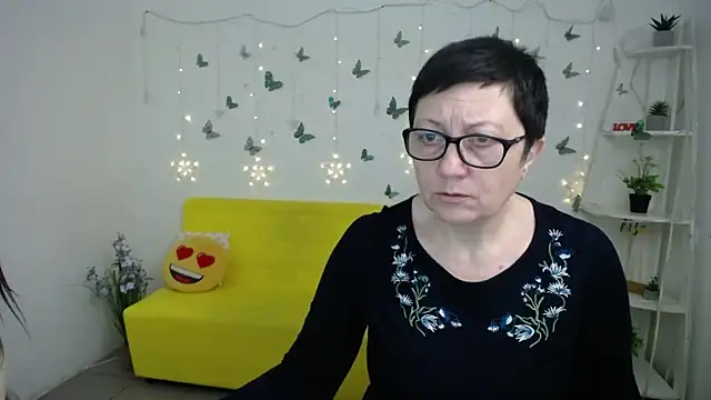 EmilyL0ve online show from March 28, 2026, 6:14 am