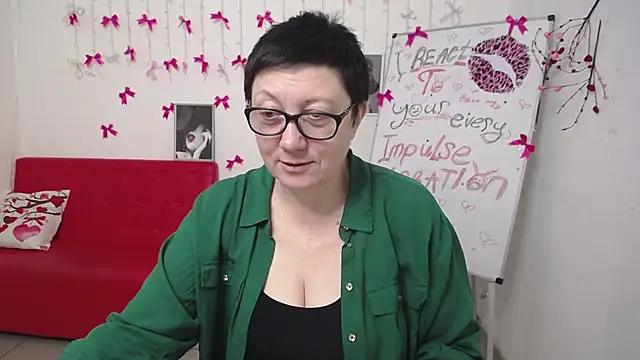 EmilyL0ve online show from March 16, 2026, 6:21 pm