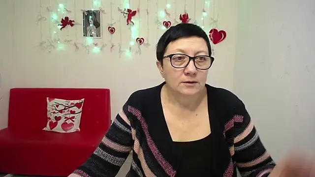 EmilyL0ve online show from February 9, 2026, 6:28 pm