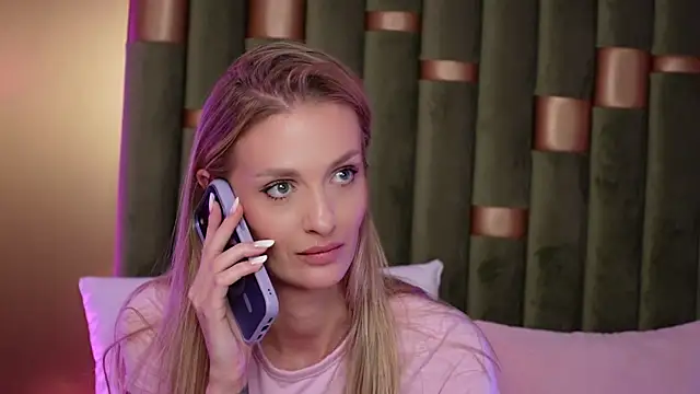 Snapshot of AmeliaAngel chatting on January 5, 2026, 5:27 pm AmeliaAngel online show from January 5, 2026, 5:27 pm