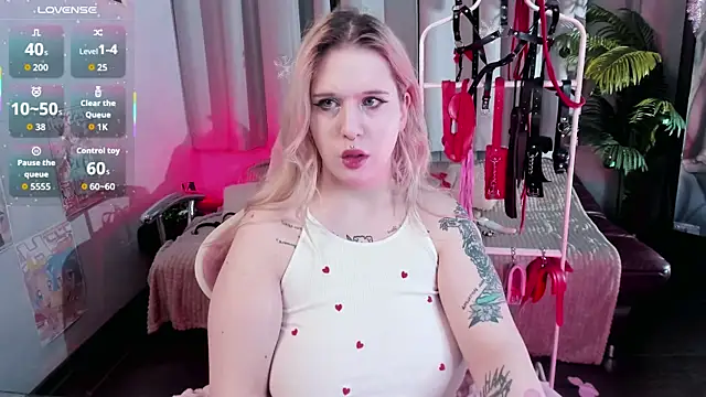  FrostLuna online show from January 9, 2026, 5:36 am