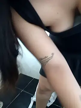 zaraluxx1 online show from January 14, 2026, 7:39 pm