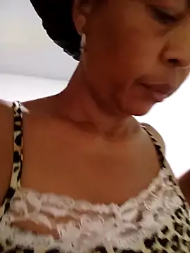 IIv0ryN0IIReX-XX online show from February 11, 2026, 1:11 pm