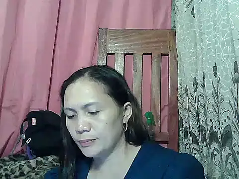 prettymomma24xx online show from April 15, 2026, 10:43 am