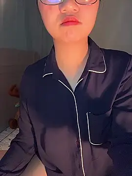 Snapshot of Bong_lovelyy chatting on January 8, 2026, 1:00 am Bong lovelyy online show from January 8, 2026, 1:00 am