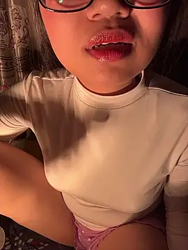 Snapshot of Bong_lovelyy chatting on January 10, 2026, 2:34 pm Bong lovelyy online show from January 10, 2026, 2:34 pm