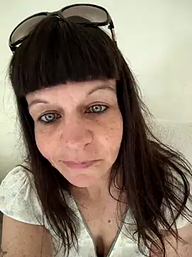 Snapshot of Petitegreeneyez69 chatting on March 16, 2026, 12:29 am Petitegreeneyez69 online show from March 16, 2026, 12:29 am