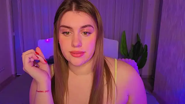 Snapshot of Adelynnn chatting on February 7, 2026, 1:02 am Adelynnn online show from February 7, 2026, 1:02 am