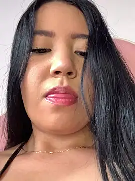 Snapshot of DulcePiink chatting on July 7, 2026, 8:23 pm DulcePiink online show from July 7, 2026, 8:23 pm