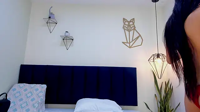 mayaevansmg online show from May 13, 2026, 12:12 pm
