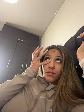 vicky bass  online show from February 13, 2026, 2:44 am