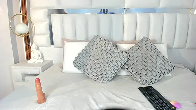 Snapshot of iim_Cloe chatting on March 6, 2026, 8:26 pm iim Cloe online show from March 6, 2026, 8:26 pm