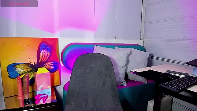 Snapshot of Sue_blue chatting on March 14, 2026, 11:22 pm Sue blue online show from March 14, 2026, 11:22 pm