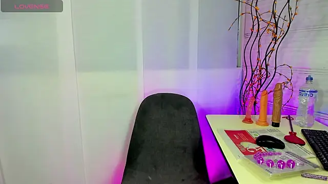 Snapshot of Sue_blue chatting on April 2, 2026, 3:24 am Sue blue online show from April 2, 2026, 3:24 am