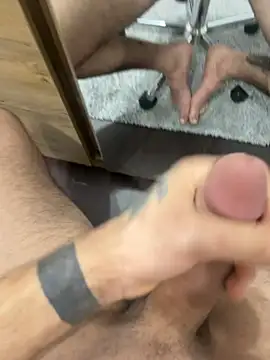 Snapshot of alexandrxlxx chatting on April 7, 2026, 9:49 pm alexandrxlxx online show from April 7, 2026, 9:49 pm