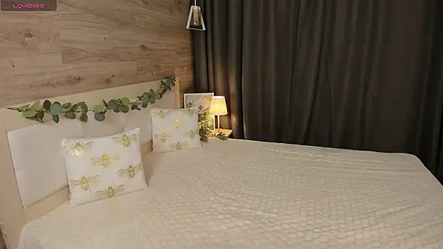 Snapshot of BlondeHott chatting on February 2, 2026, 7:18 am BlondeHott online show from February 2, 2026, 7:18 am