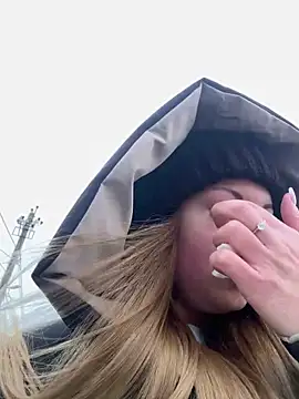 Snapshot of BlondeHott chatting on February 6, 2026, 6:42 am BlondeHott online show from February 6, 2026, 6:42 am