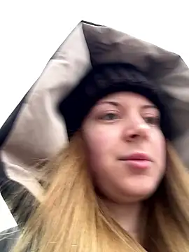 Snapshot of BlondeHott chatting on February 7, 2026, 6:32 am BlondeHott online show from February 7, 2026, 6:32 am