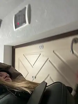 Snapshot of BlondeHott chatting on February 3, 2026, 6:22 am BlondeHott online show from February 3, 2026, 6:22 am