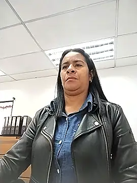 Snapshot of Emelyth chatting on January 7, 2026, 11:37 am Emelyth online show from January 7, 2026, 11:37 am