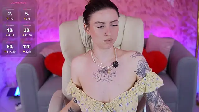 AlexaFleur online show from March 26, 2026, 8:01 am