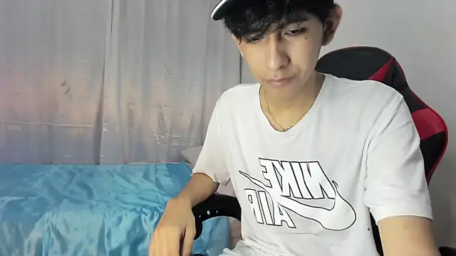 julian xx online show from May 4, 2026, 7:17 pm