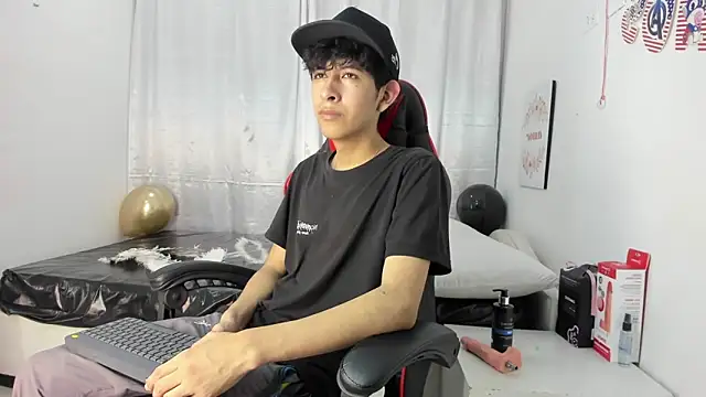 julian xx online show from May 14, 2026, 6:27 pm