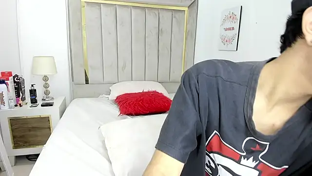 Snapshot of julian_xx chatting on January 6, 2026, 7:29 pm julian xx online show from January 6, 2026, 7:29 pm