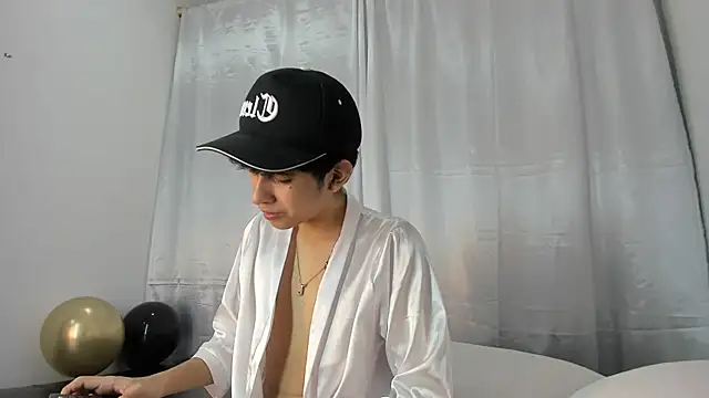 julian xx online show from May 18, 2026, 6:56 pm
