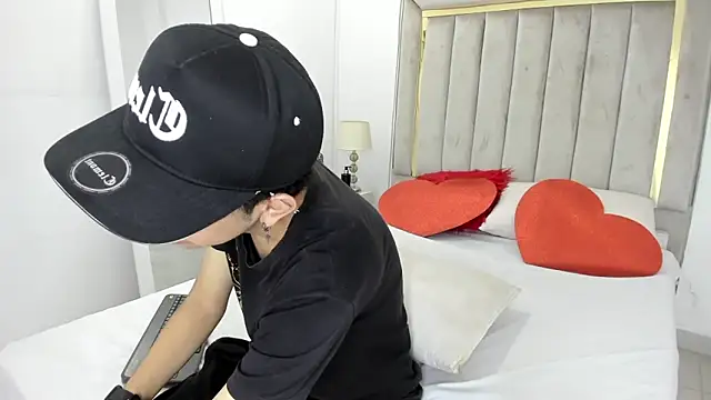 Snapshot of julian_xx chatting on February 10, 2026, 7:57 pm julian xx online show from February 10, 2026, 7:57 pm