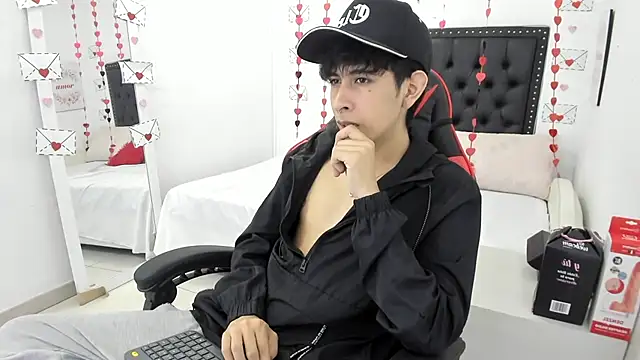 Snapshot of julian_xx chatting on February 24, 2026, 8:10 pm julian xx online show from February 24, 2026, 8:10 pm